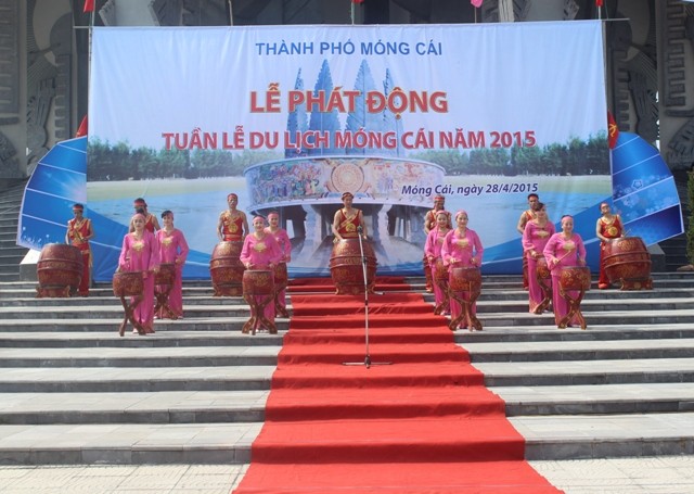 Tourism week at Mong Cai border gate - ảnh 1